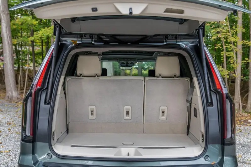 2023 Cadillac Escalade 4WD Sport Platinum - Image 6