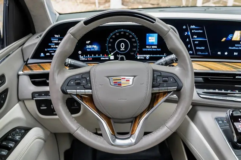2023 Cadillac Escalade 4WD Sport Platinum - Image 9