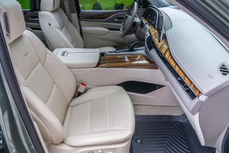 2023 Cadillac Escalade 4WD Sport Platinum - Image 10