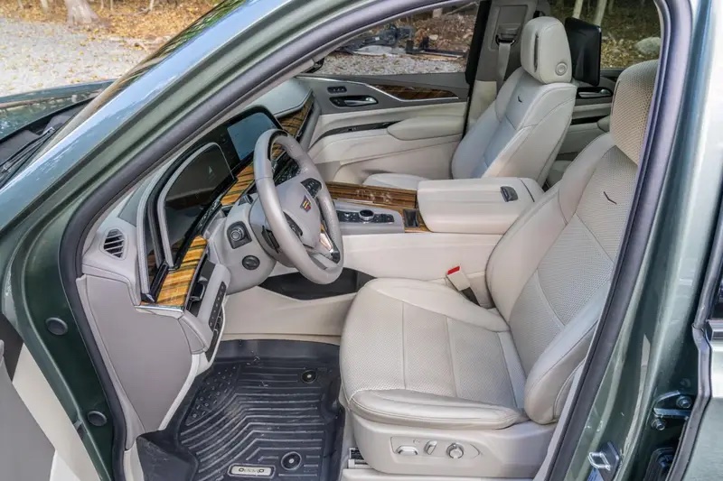 2023 Cadillac Escalade 4WD Sport Platinum - Image 11