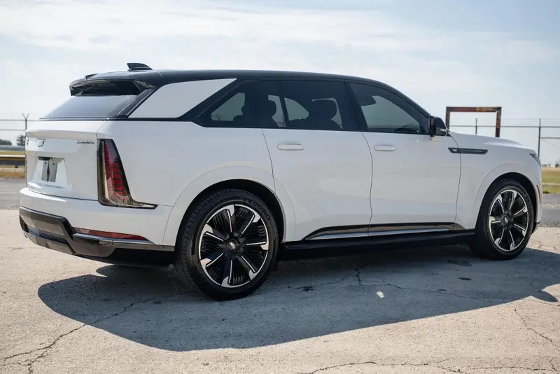 2025 Cadillac Escalade IQ Sport 2 - Image 14
