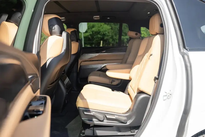 2025 Cadillac Escalade IQ Sport 2 - Image 10