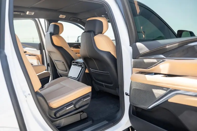 2025 Cadillac Escalade IQ Sport 2 - Image 2