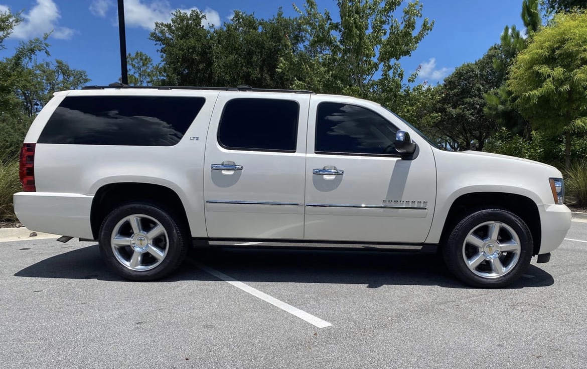 2011 Chevrolet Suburban LTZ 4x4 - Image 22