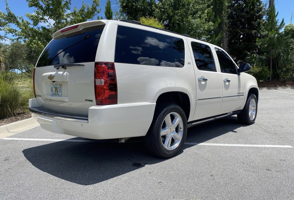 2011 Chevrolet Suburban LTZ 4x4 - Image 21