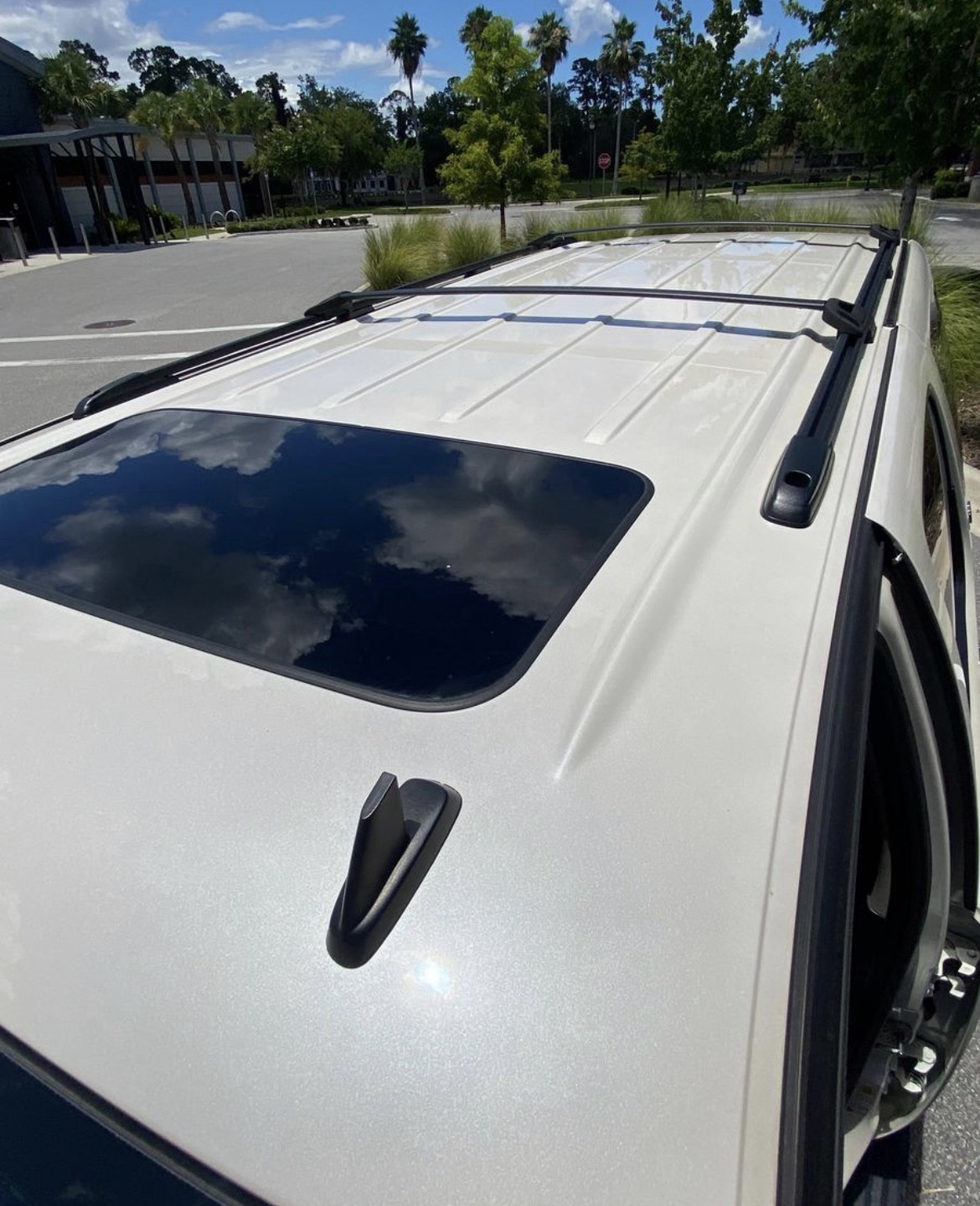 2011 Chevrolet Suburban LTZ 4x4 - Image 19