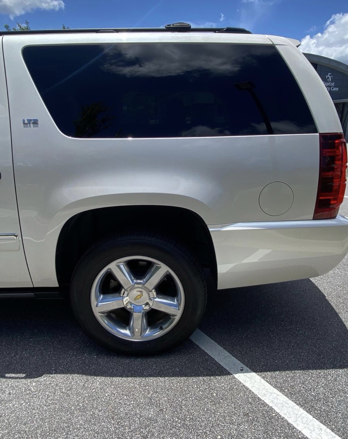 2011 Chevrolet Suburban LTZ 4x4 - Image 18