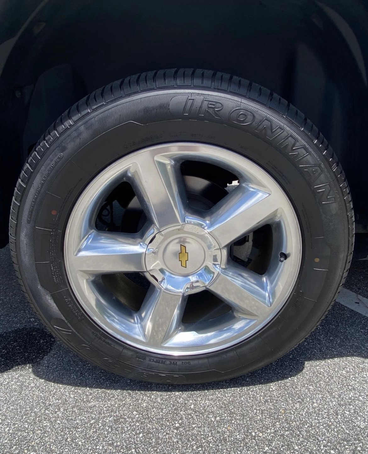 2011 Chevrolet Suburban LTZ 4x4 - Image 17