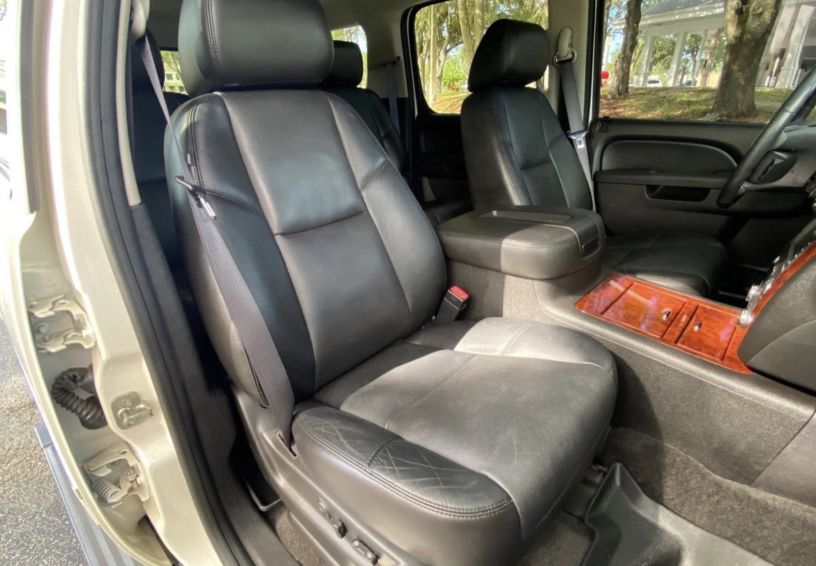 2011 Chevrolet Suburban LTZ 4x4 - Image 8
