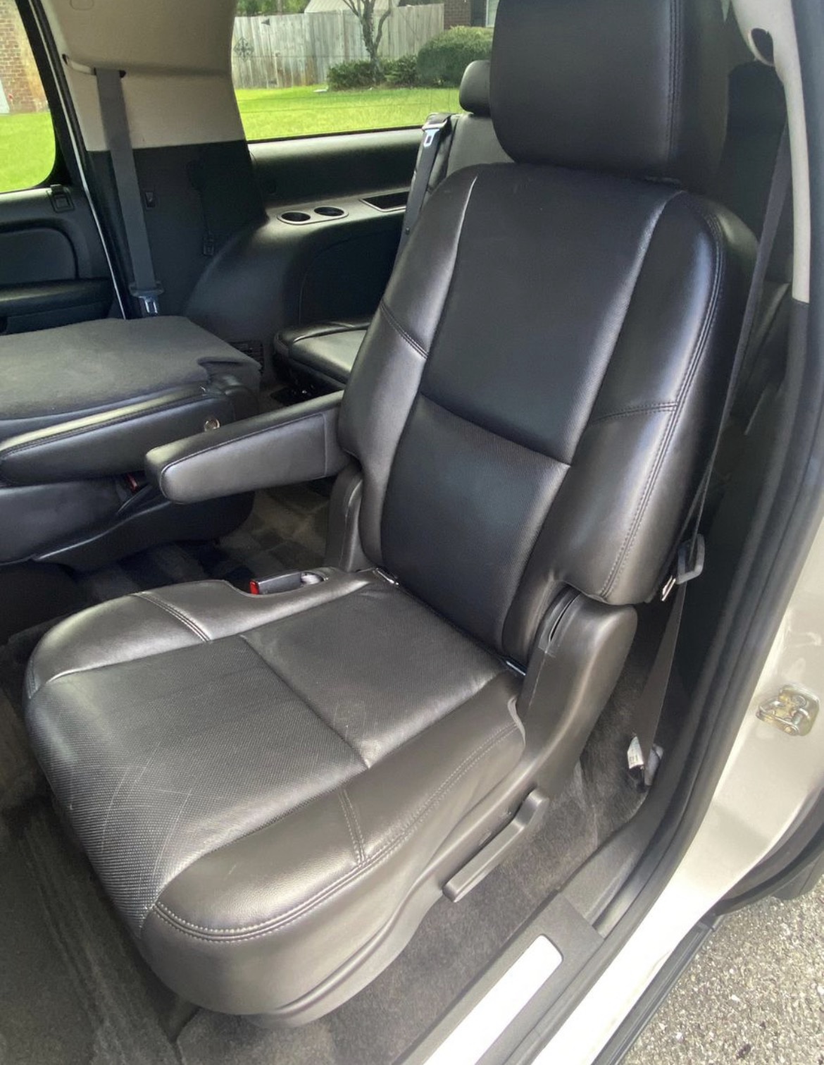 2011 Chevrolet Suburban LTZ 4x4 - Image 7