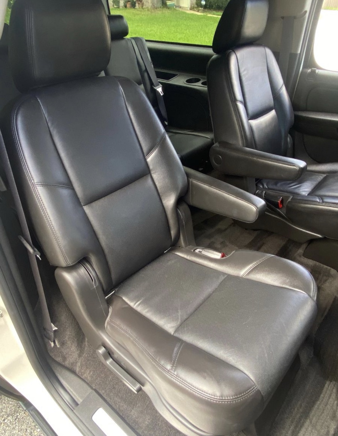 2011 Chevrolet Suburban LTZ 4x4 - Image 6