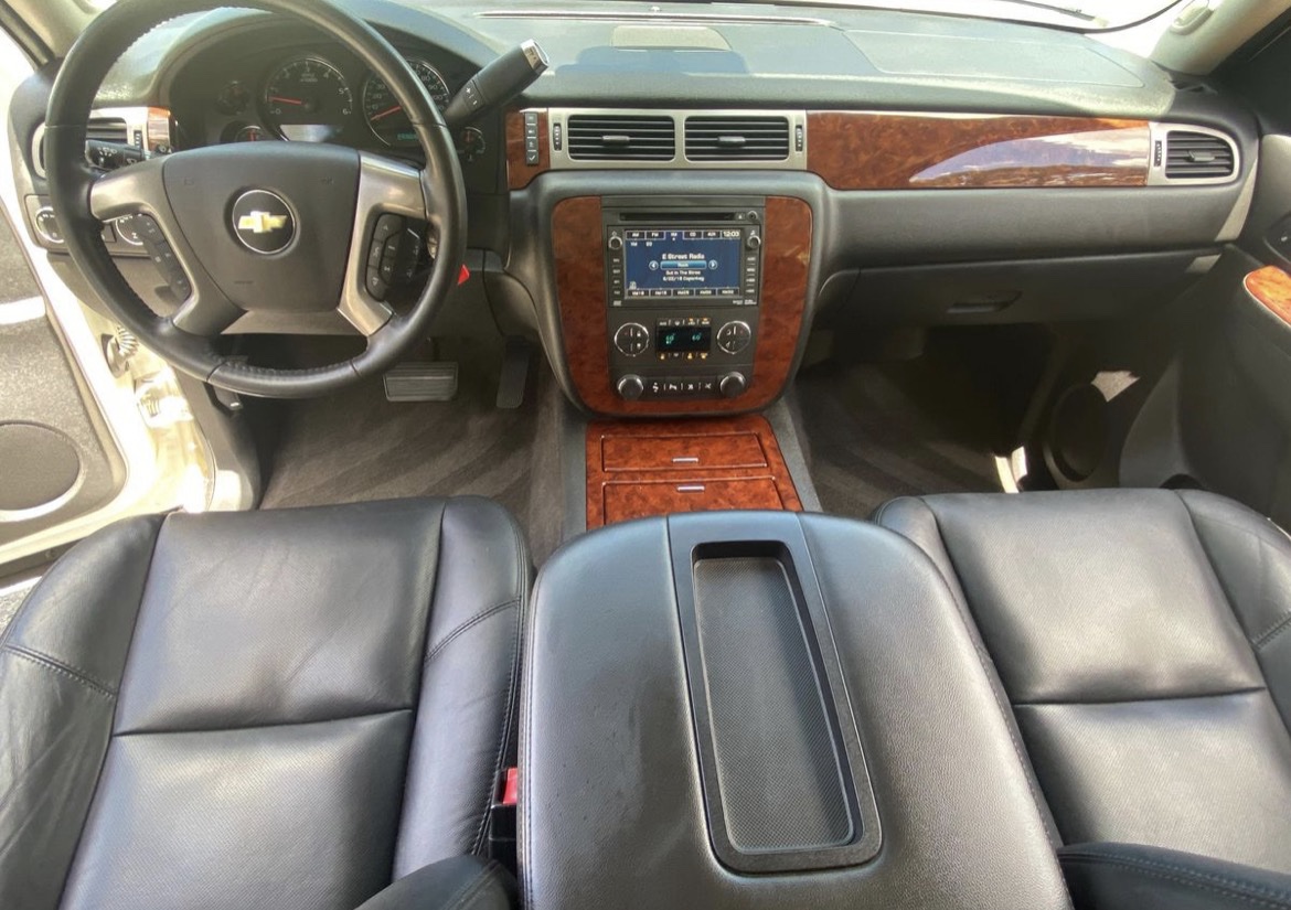 2011 Chevrolet Suburban LTZ 4x4 - Image 3