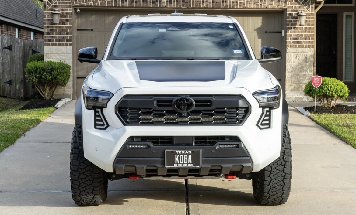 2024 Toyota Tacoma TRD Off-Road - Image 24
