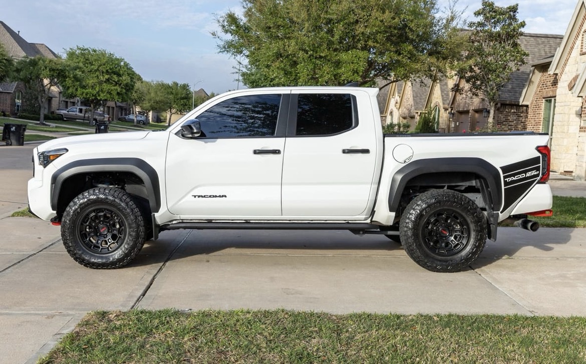 2024 Toyota Tacoma TRD Off-Road - Image 23