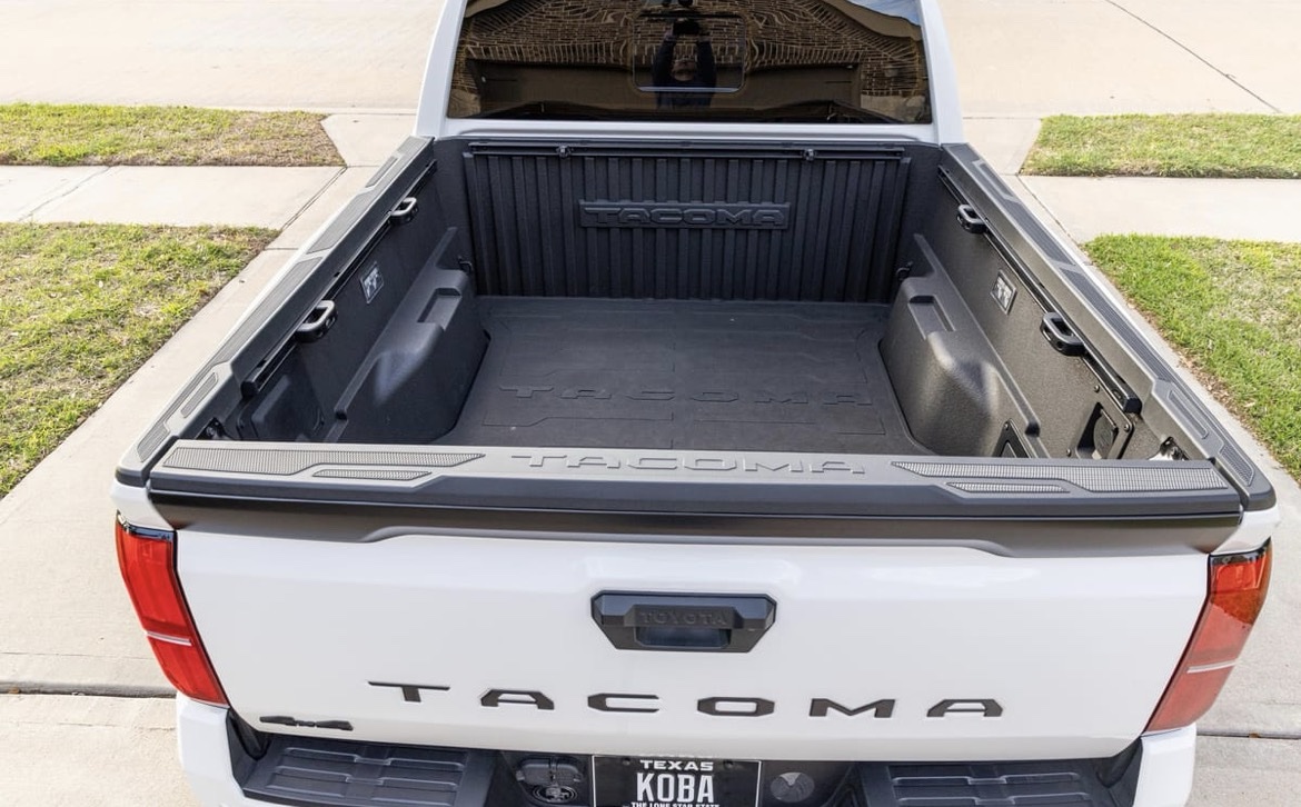 2024 Toyota Tacoma TRD Off-Road - Image 18