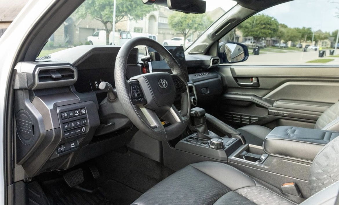 2024 Toyota Tacoma TRD Off-Road - Image 8
