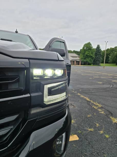 2018 Chevrolet Silverado 1500 LT 4x4 - Image 31